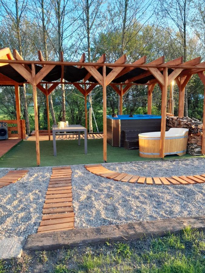 Bed and Breakfast Pensjonat Agroturystyczny Pod Modrzewiem Florczaki Exteriér fotografie